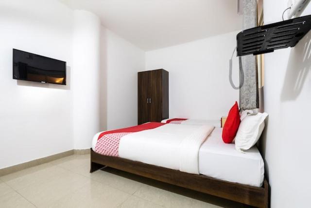 Western Silicon Hotel Kammasandra Esterno foto